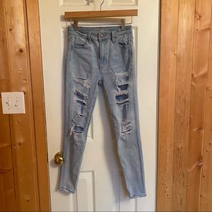 Distressed stretchy skinny jeans